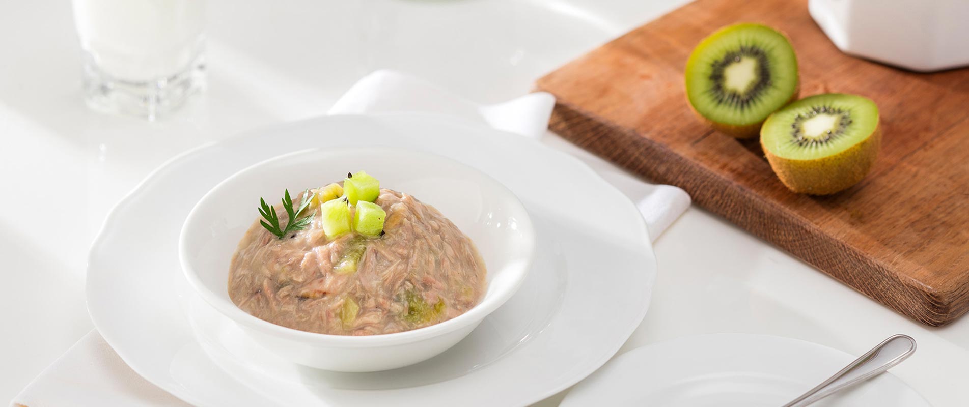 Tuna with Kiwi in Gravy