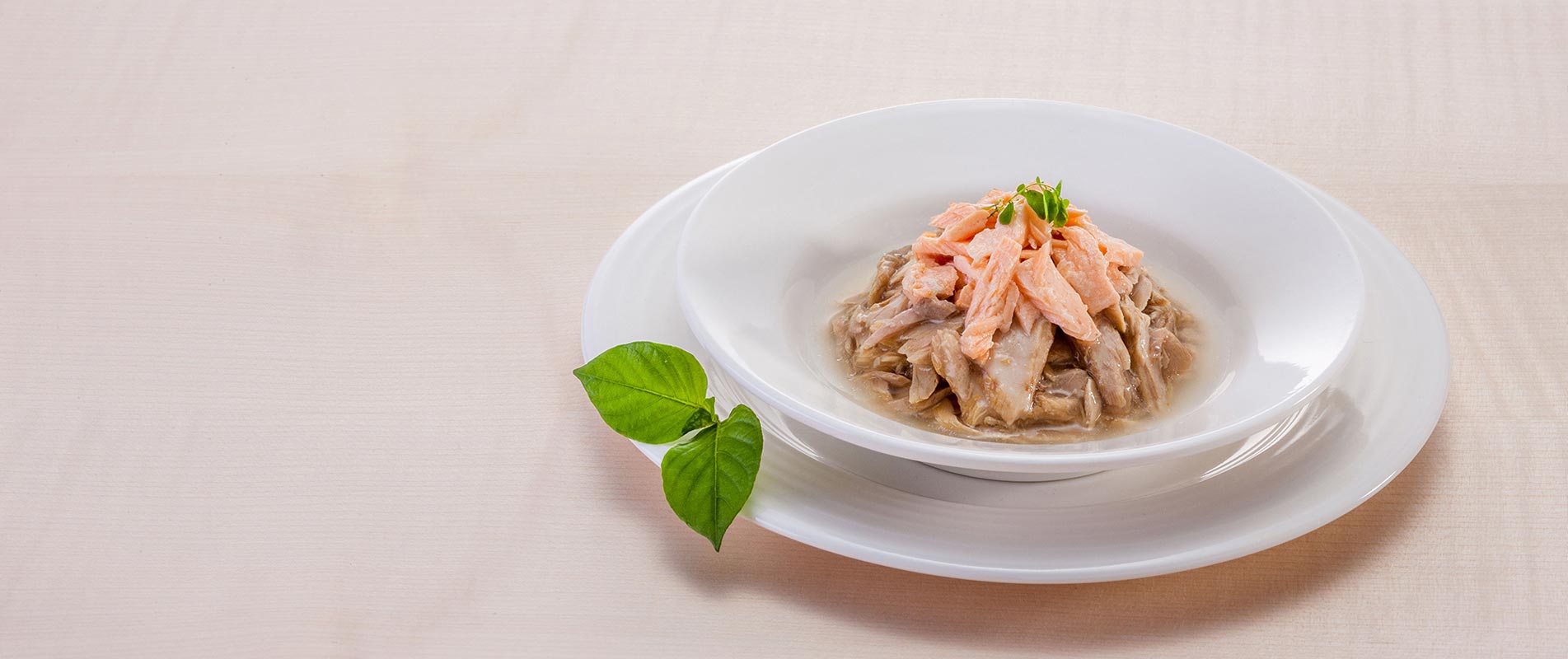 Tuna Topping Salmon in Gravy